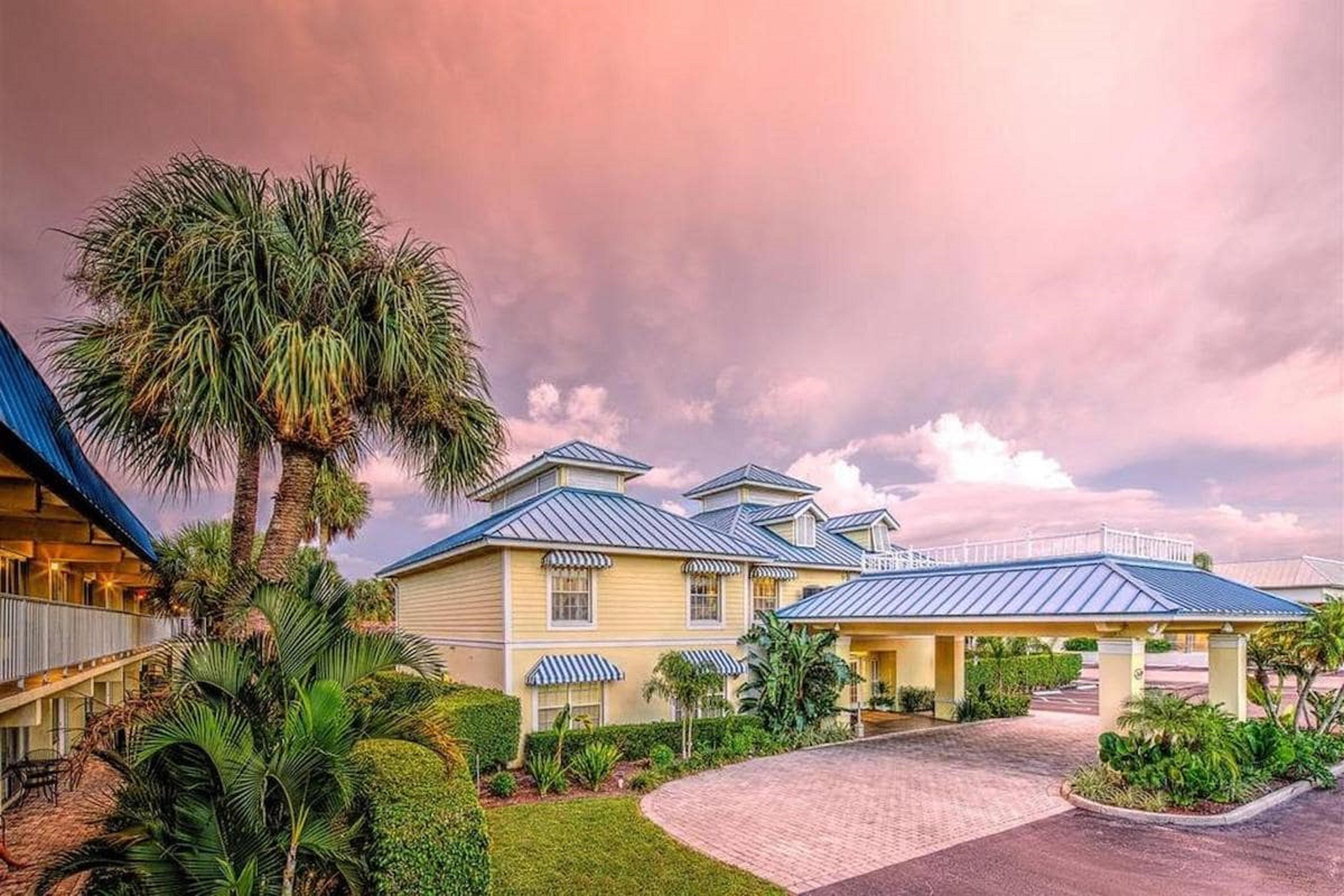 Naples Garden Inn Exterior photo